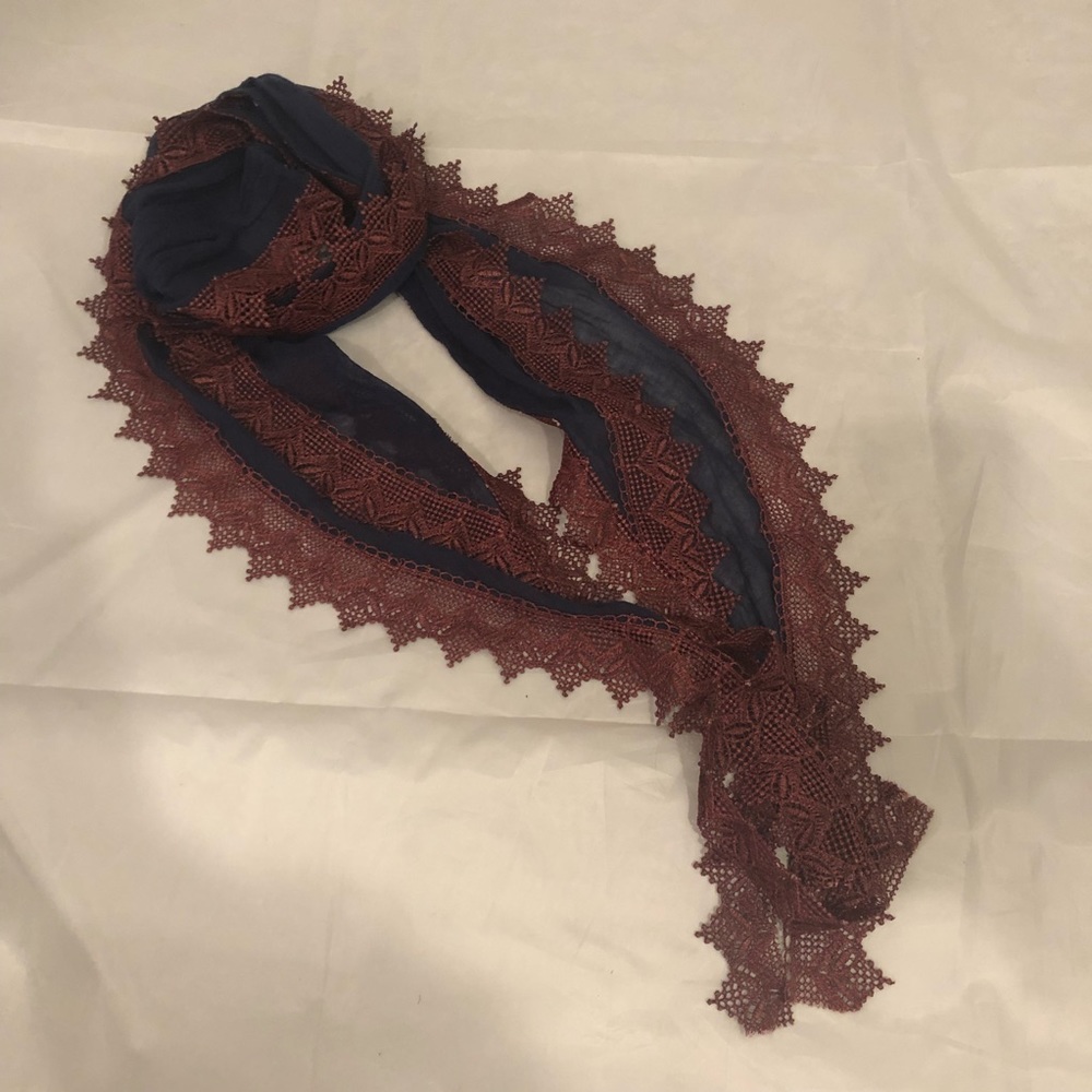NWOT Lightweight navy and maroon cotton scarf